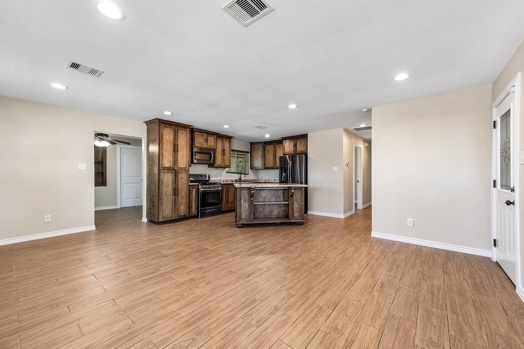 1603 Patrick Street - Photo 3