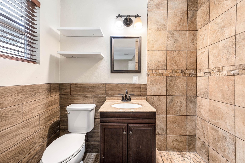 1603 Patrick Street - Photo 4