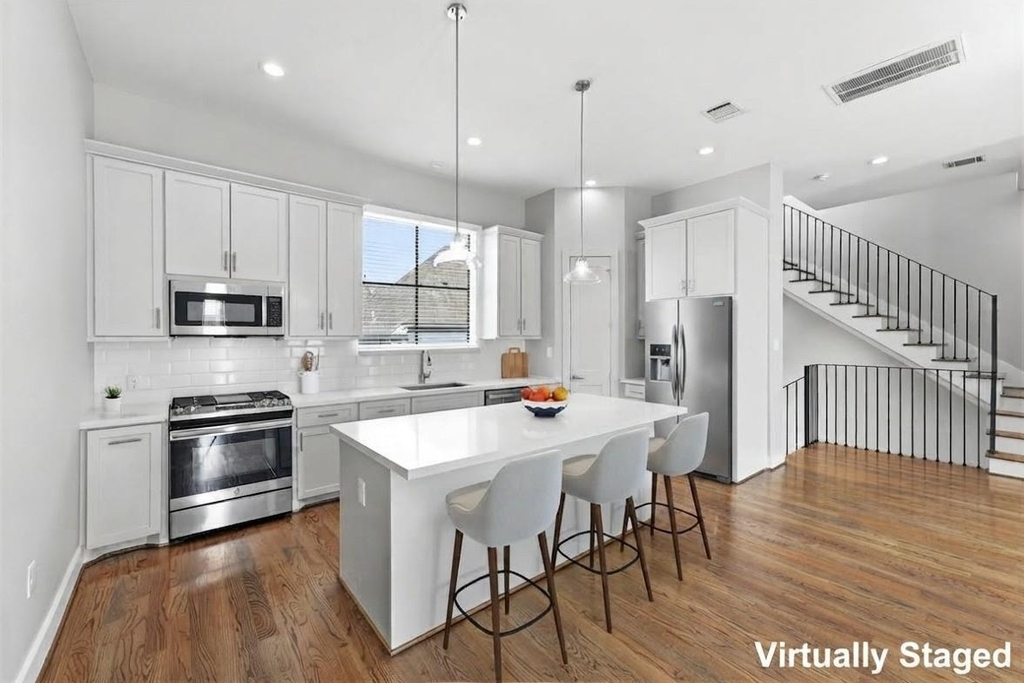 816 W 22nd Street - Photo 2
