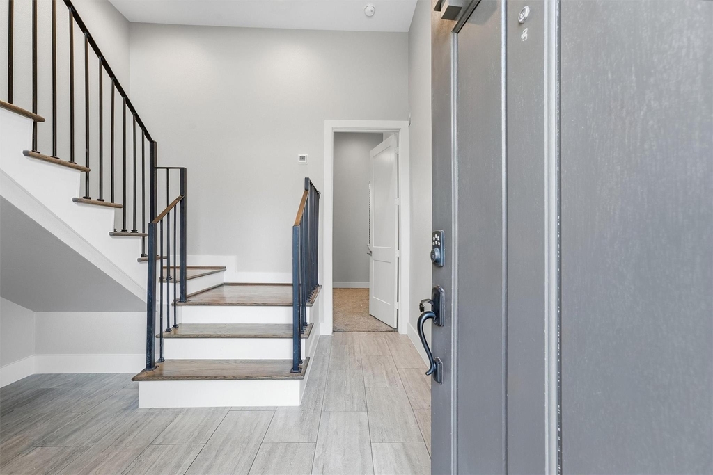 816 W 22nd Street - Photo 10