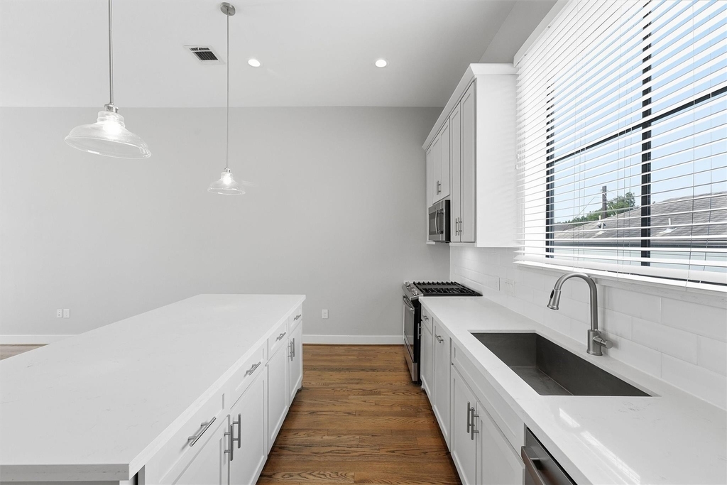 816 W 22nd Street - Photo 14