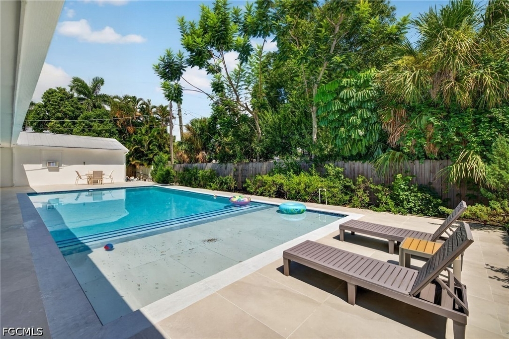 1331 Almeria Avenue - Photo 34