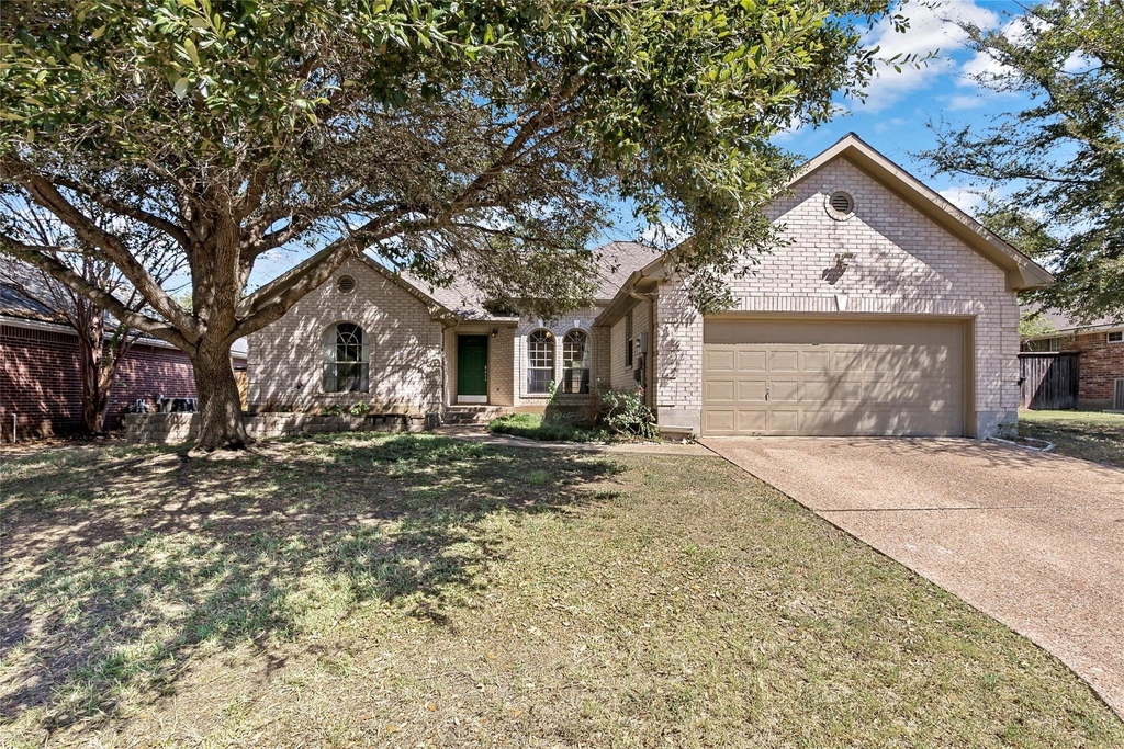 2920 Mirrormere Circle - Photo 0