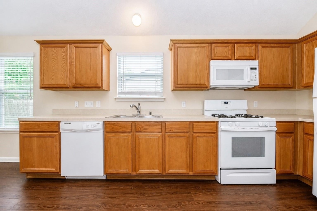 17523 Port O Call Street - Photo 3