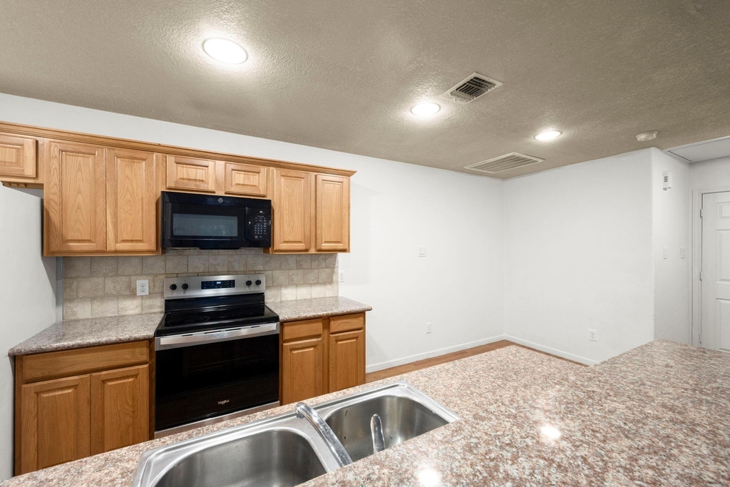 16803 Crestmont - Photo 11