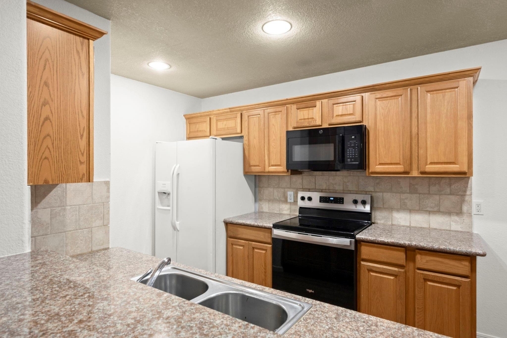 16803 Crestmont - Photo 10