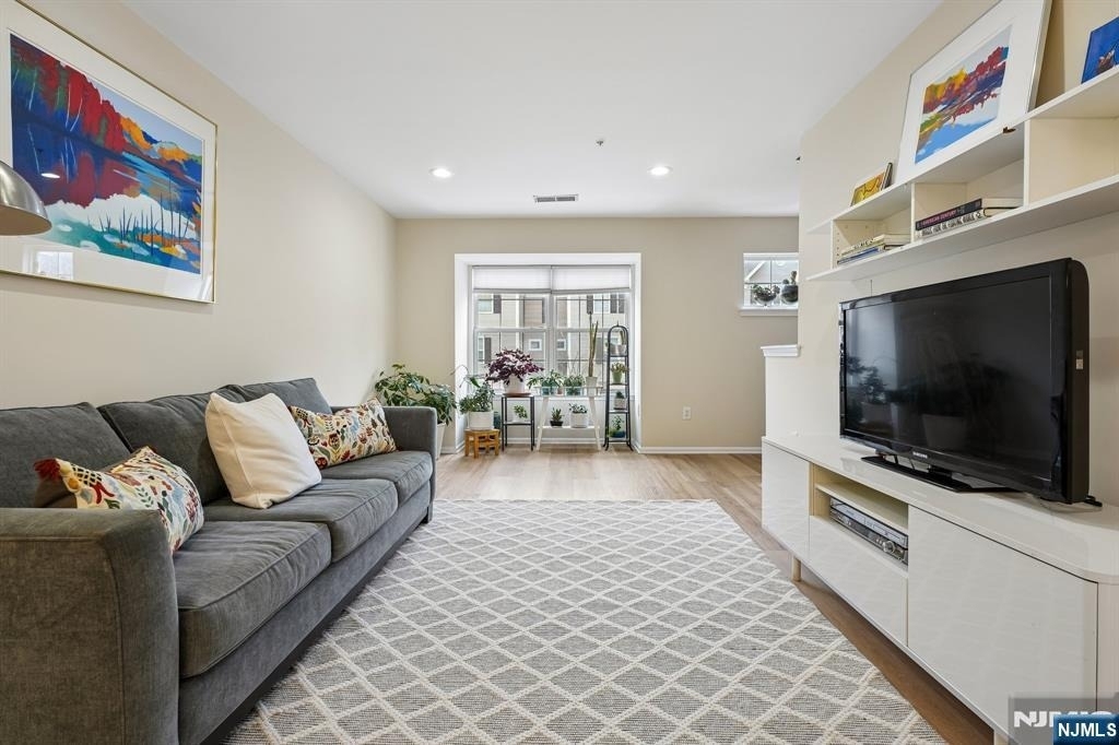 55 Greenbrook - Photo 0