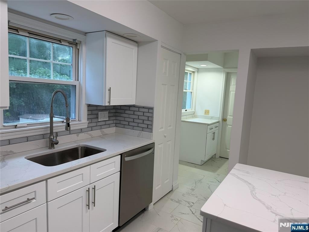 225 Hillside - Photo 5
