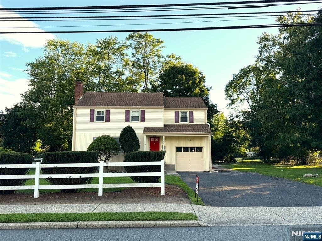 225 Hillside - Photo 0