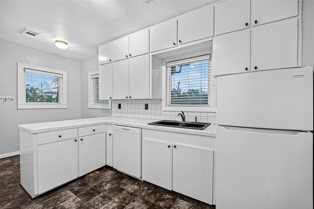 1758 Hawthorne Street - Photo 12