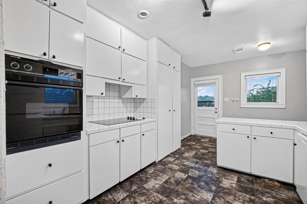 1758 Hawthorne Street - Photo 9