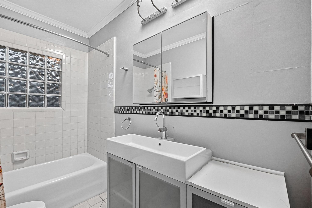 1758 Hawthorne Street - Photo 15