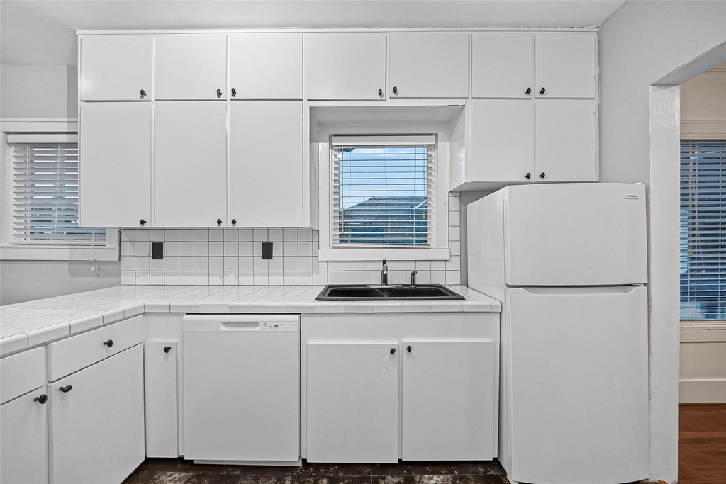 1758 Hawthorne Street - Photo 13