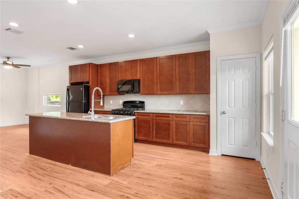 2407 Ferguson Way Road - Photo 4