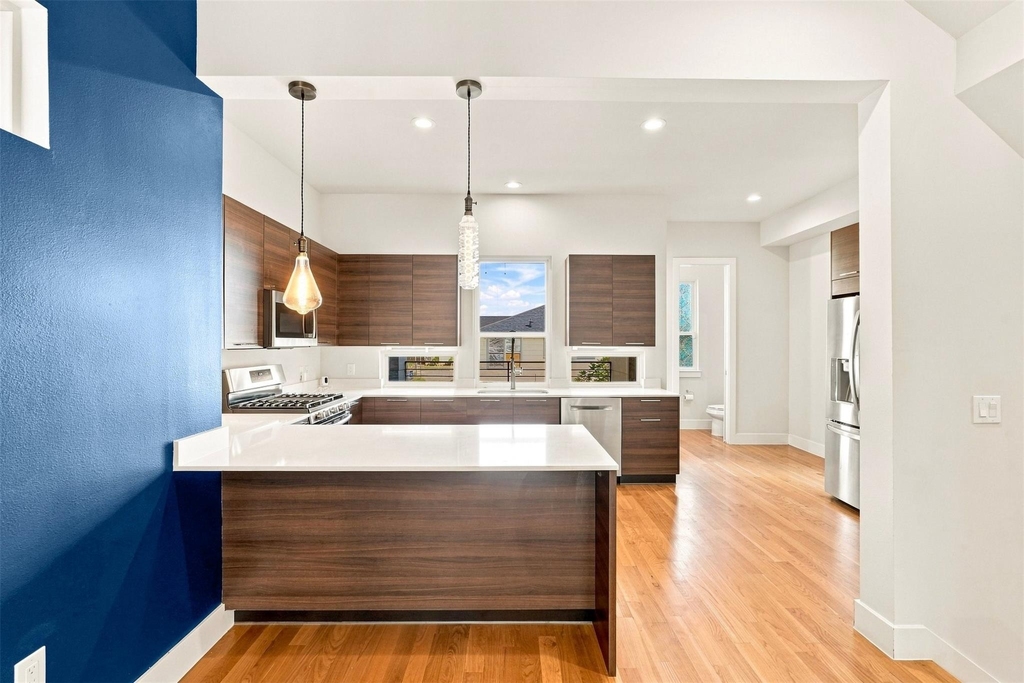 2817 St Emanuel Street - Photo 2