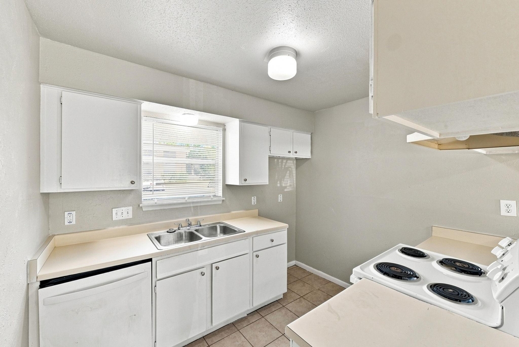 4023 Briarglen Drive - Photo 5