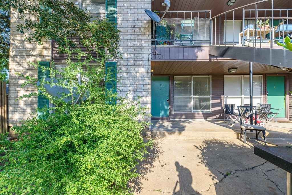 4023 Briarglen Drive - Photo 0