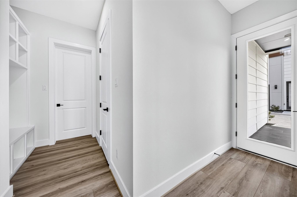2421 Harrington Street - Photo 4