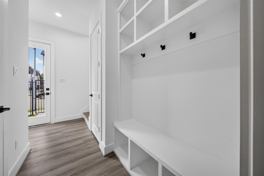 2421 Harrington Street - Photo 6