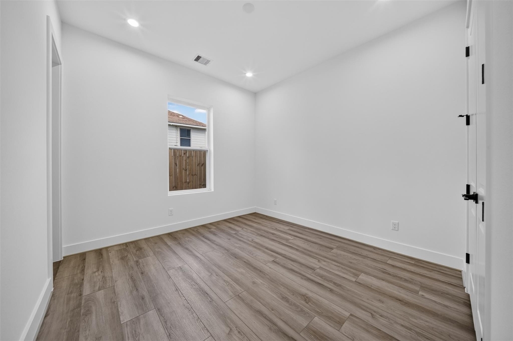 2421 Harrington Street - Photo 6