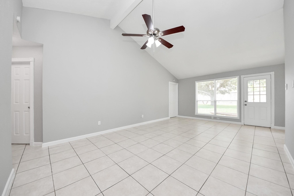 10603 Thorncliff Drive - Photo 5