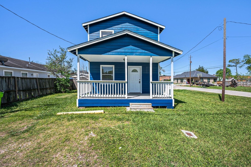 517 Center Street - Photo 1