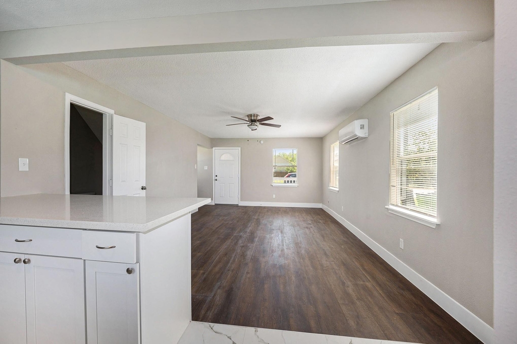 517 Center Street - Photo 9