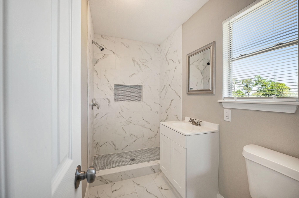 517 Center Street - Photo 4