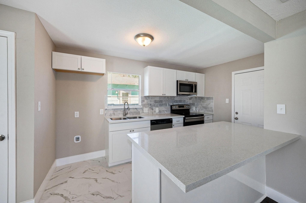 517 Center Street - Photo 5