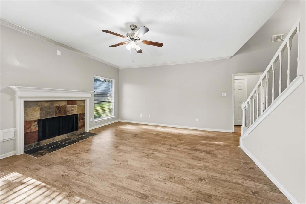 1011 Wentworth Drive - Photo 3