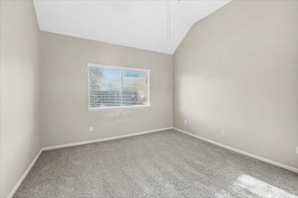 1011 Wentworth Drive - Photo 7
