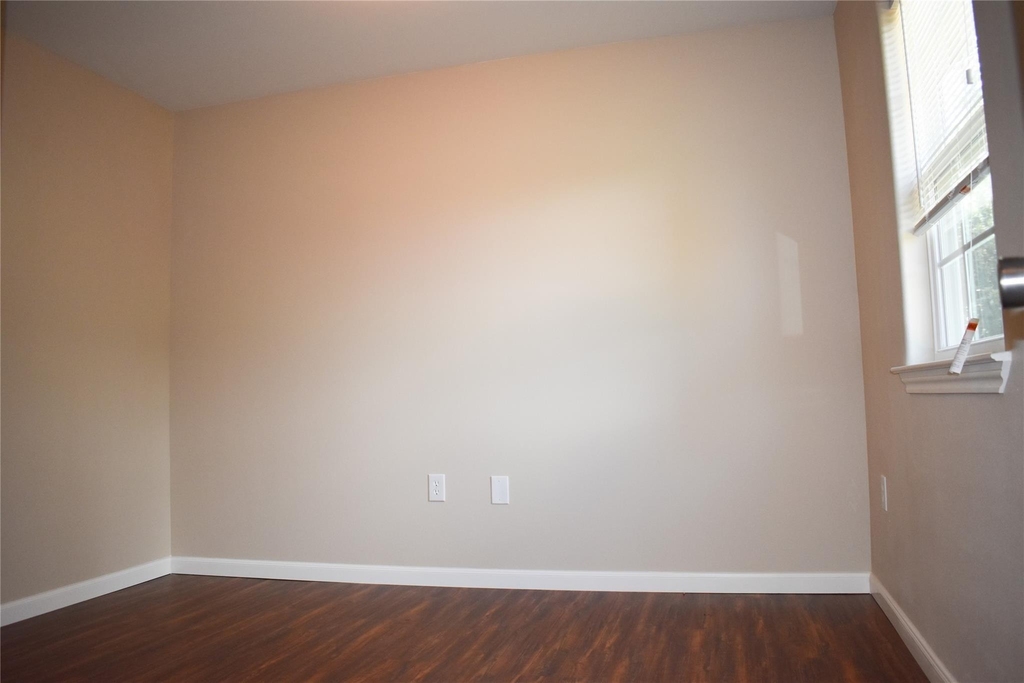 4746 3rd - Photo 6