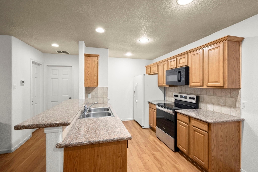 16807 Crestmont - Photo 8