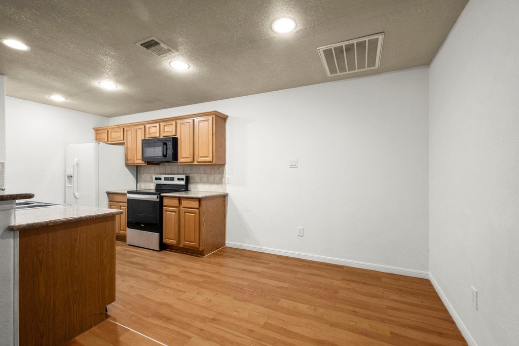 16807 Crestmont - Photo 7