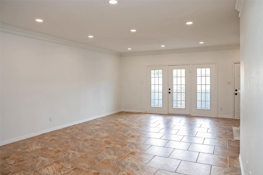 290 Wilcrest Drive - Photo 3