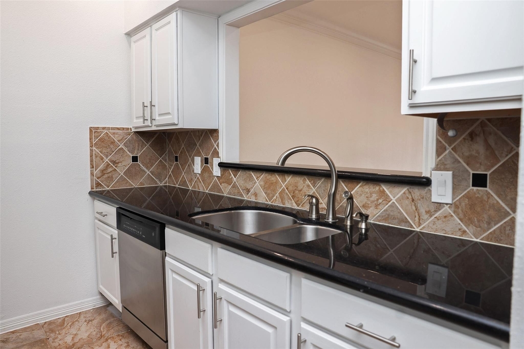 290 Wilcrest Drive - Photo 5