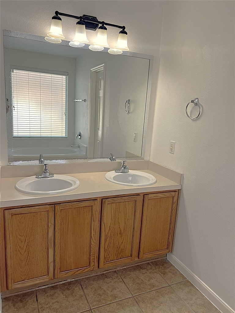 4714 Glencastle Court - Photo 14