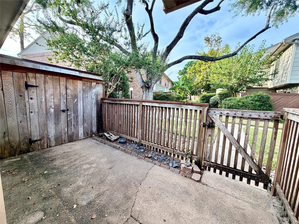 8801 Hammerly Boulevard - Photo 11
