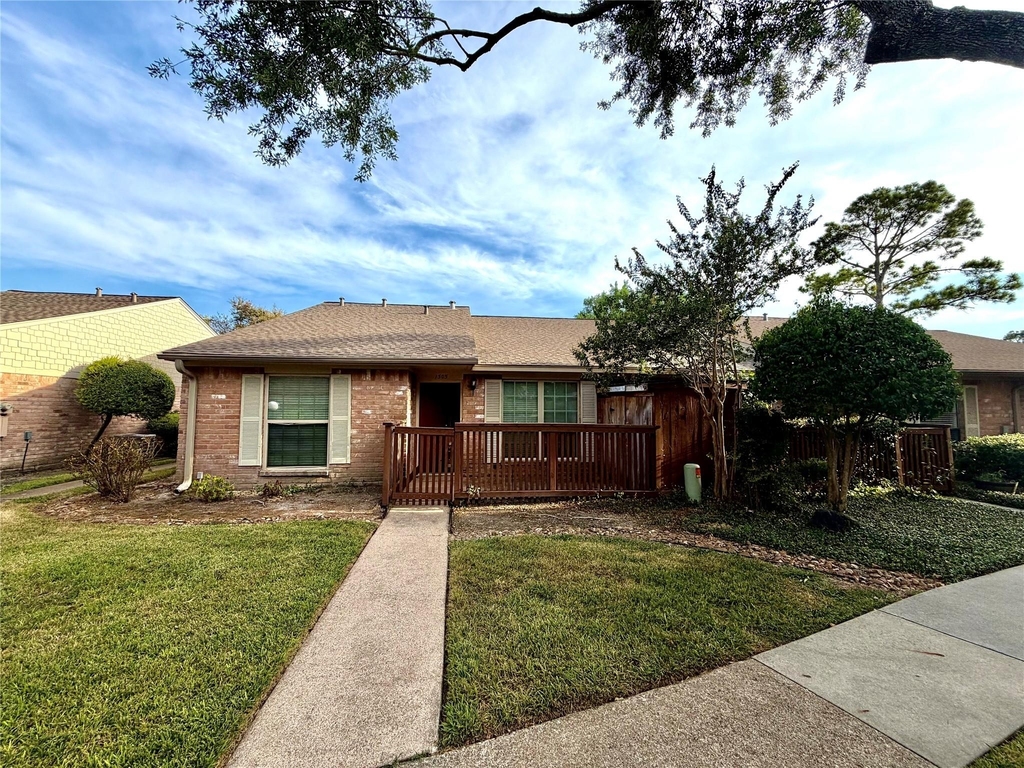 8801 Hammerly Boulevard - Photo 2