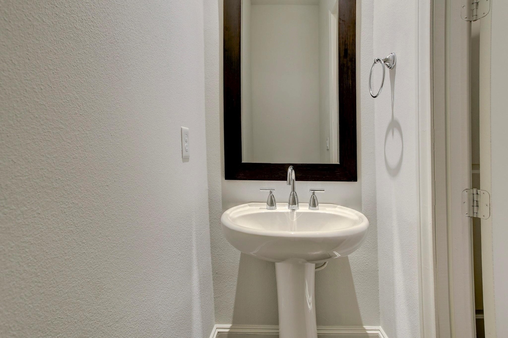 5506 Darling Street - Photo 8