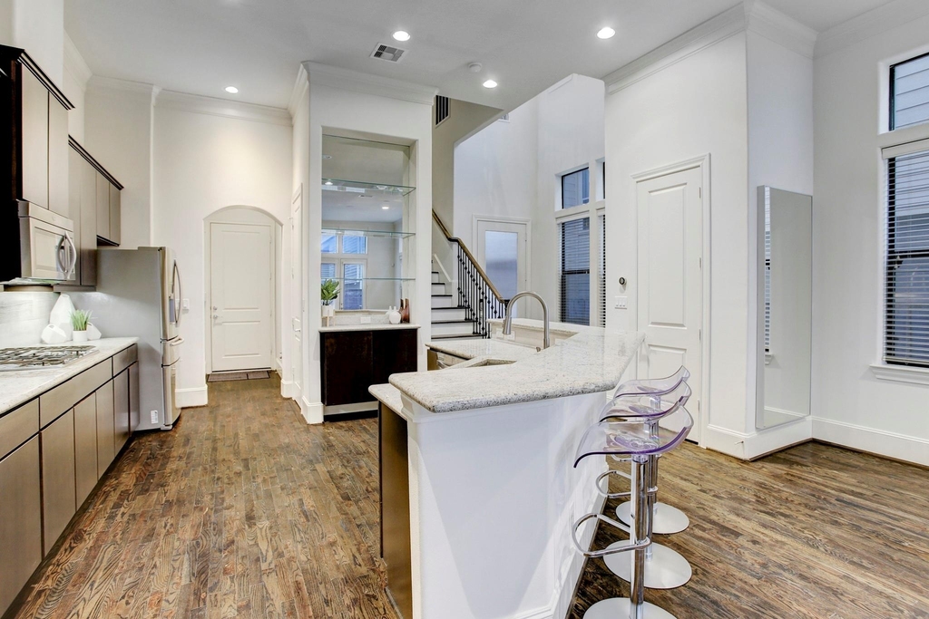 5506 Darling Street - Photo 3