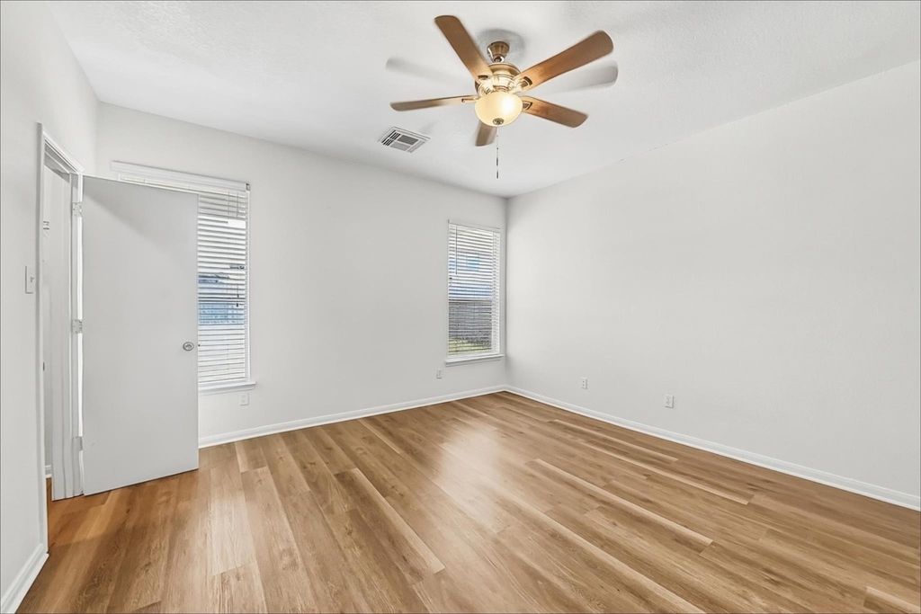 1631 Laura Anne Drive - Photo 6