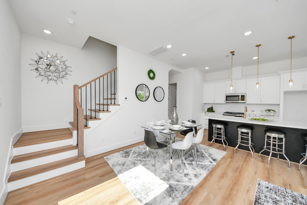 2434 Harrington Street - Photo 9