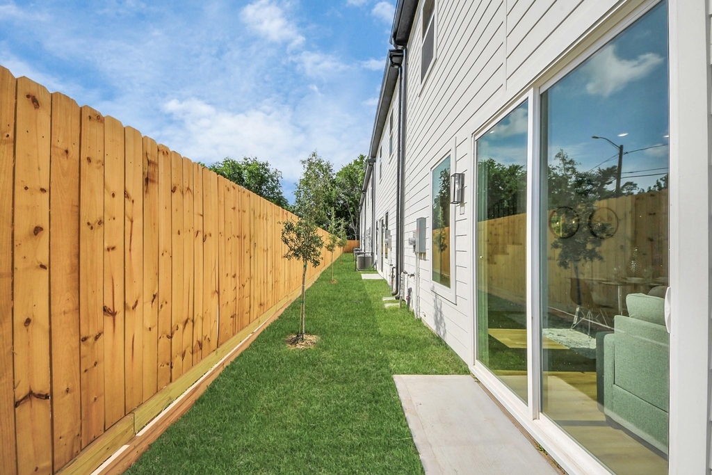 2434 Harrington Street - Photo 36