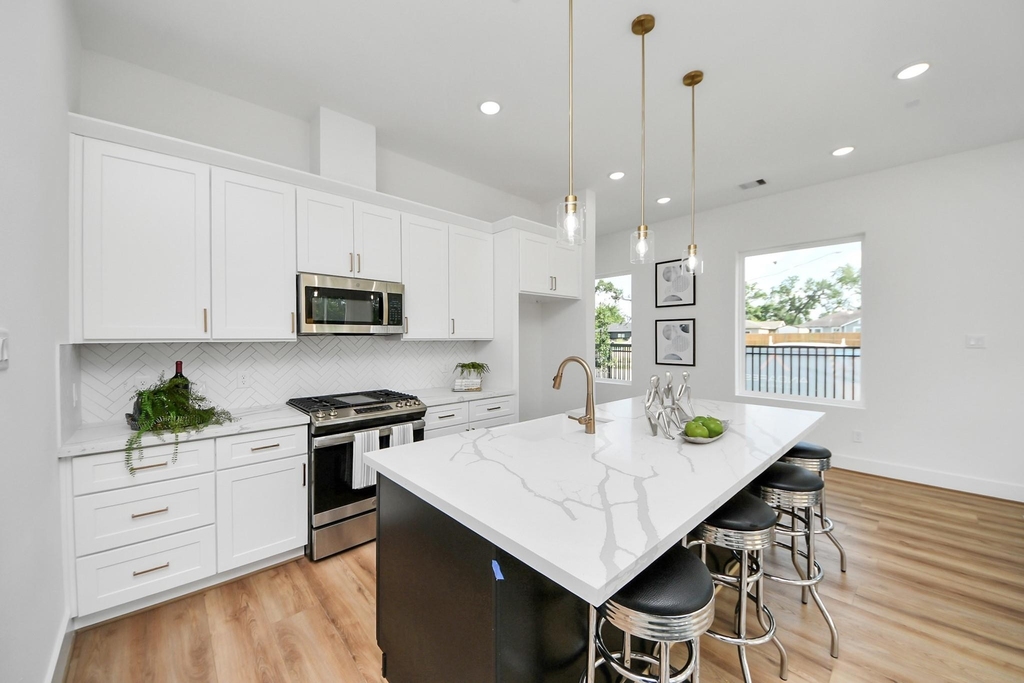 2434 Harrington Street - Photo 5