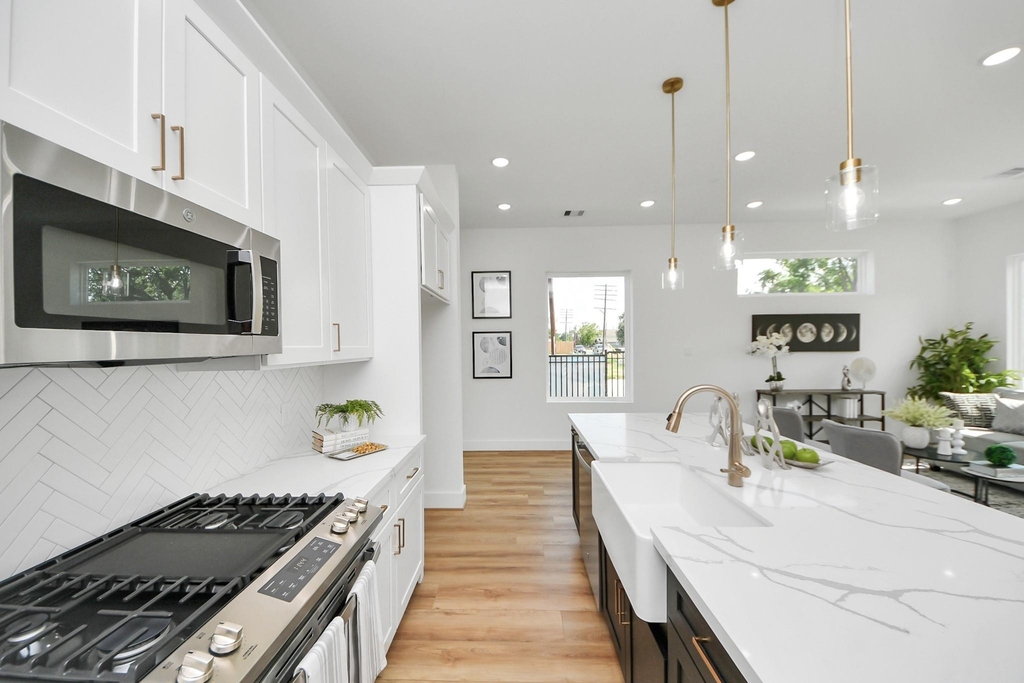 2434 Harrington Street - Photo 7