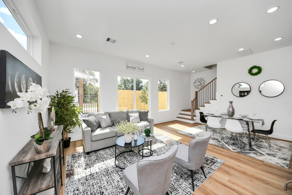 2434 Harrington Street - Photo 11