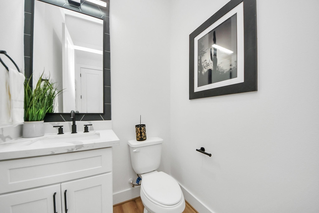 2434 Harrington Street - Photo 17