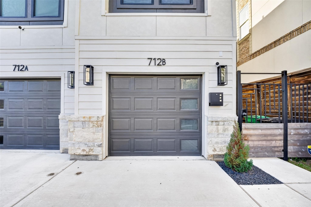 712 Delano Street - Photo 2