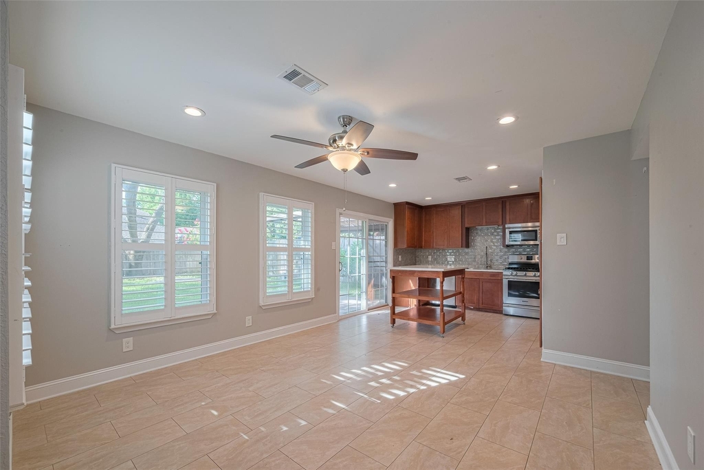 15803 Locust Grove Drive - Photo 7
